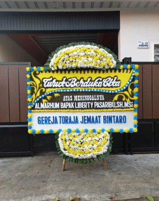 Papan Bunga Duka di Maybrat